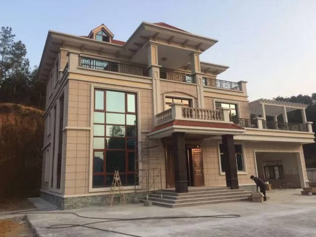 真石漆施工為什么會(huì)出現(xiàn)掉砂？