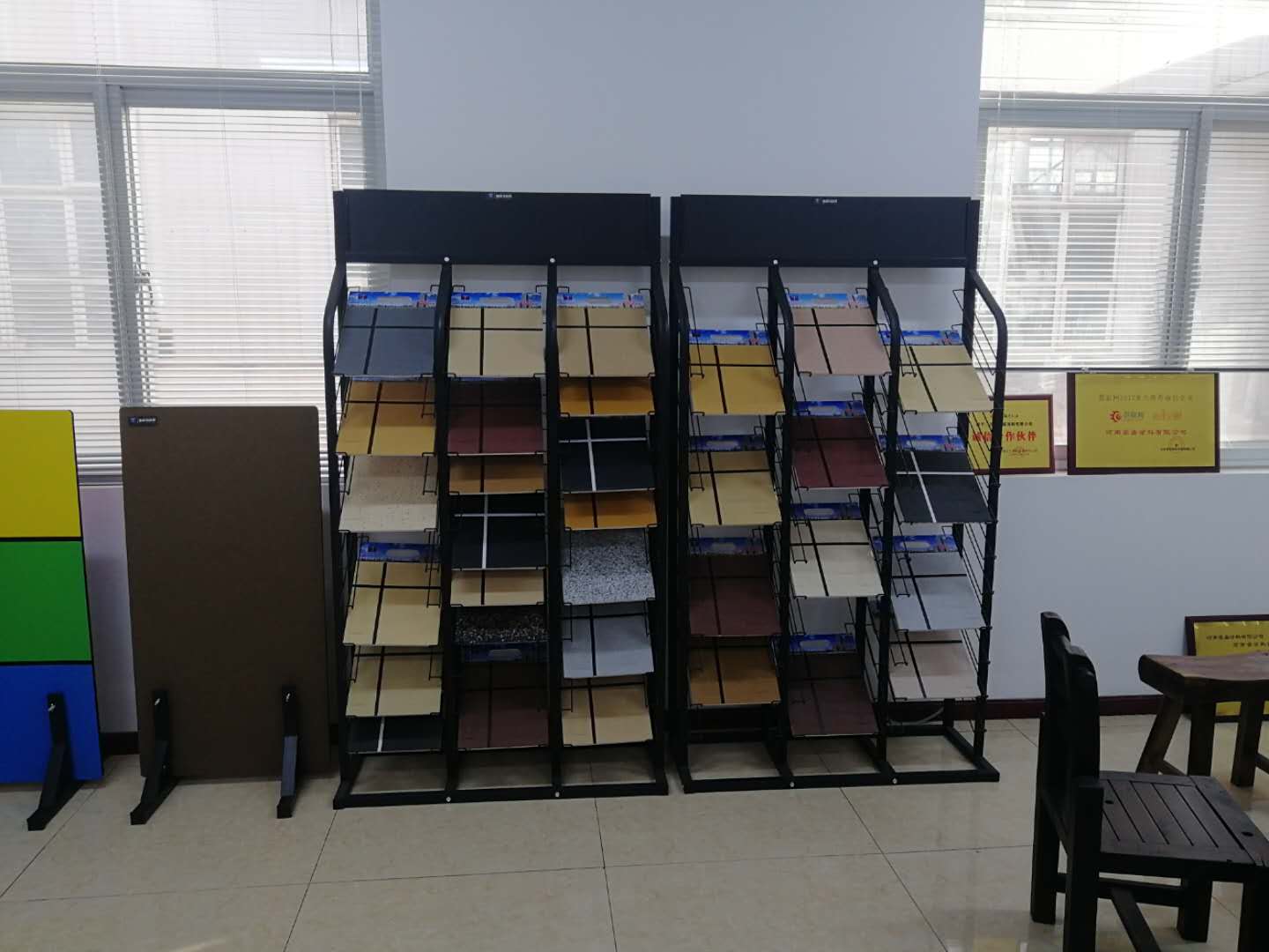 ?冠晶石和水包砂外墻涂料的區(qū)別，你知道多少